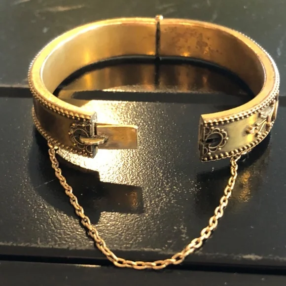 Antique Victorian Wedding Set of Ornate Matching Hinged Bangles - Picture 3 of 6